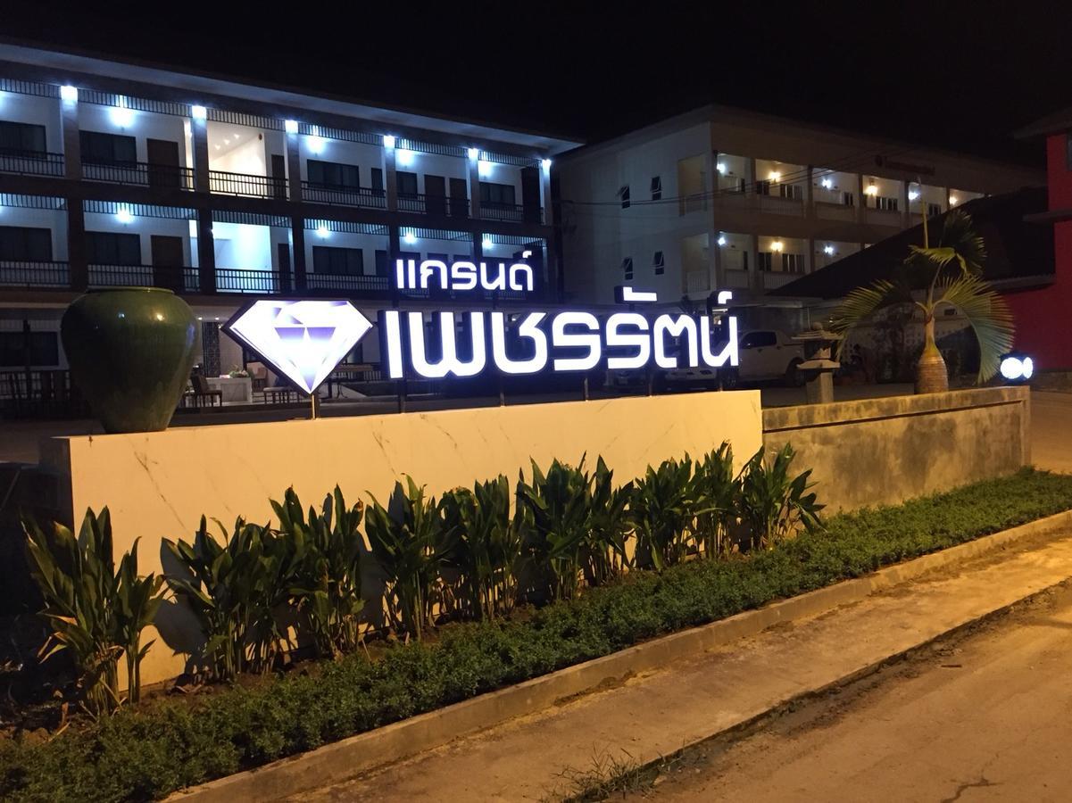 Phetcharat Grand Hotel Maesot Mae Sot Exterior photo