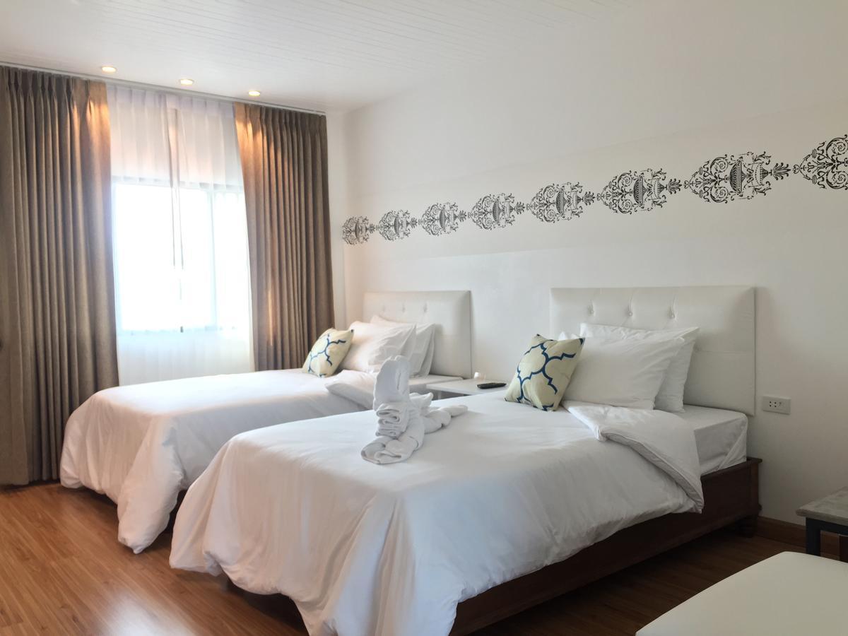 Phetcharat Grand Hotel Maesot Mae Sot Exterior photo