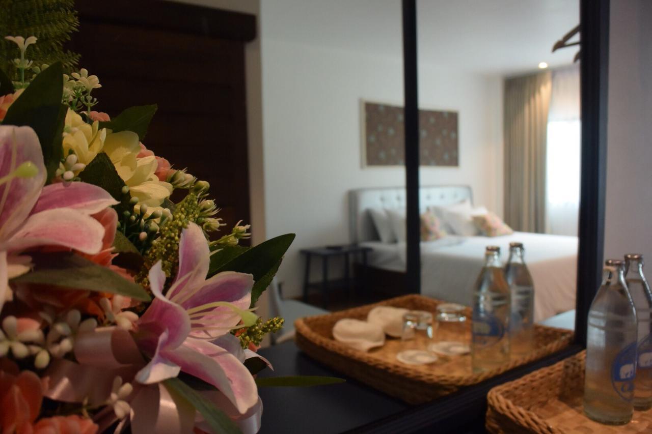 Phetcharat Grand Hotel Maesot Mae Sot Exterior photo